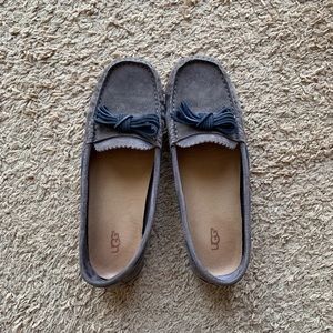 UGG dark grey leather loafer with bow tie
